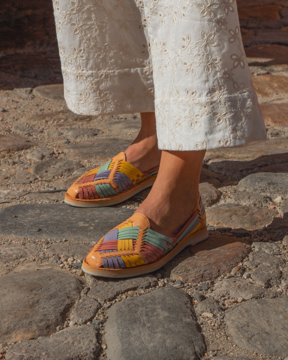 Pastel store yellow huaraches