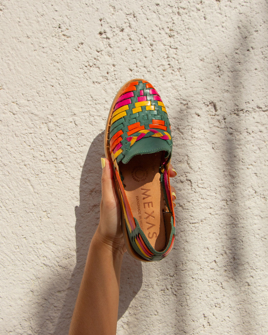 Sandales huaraches artisanales en cuir tressé, fabriquées à la main au Mexique.